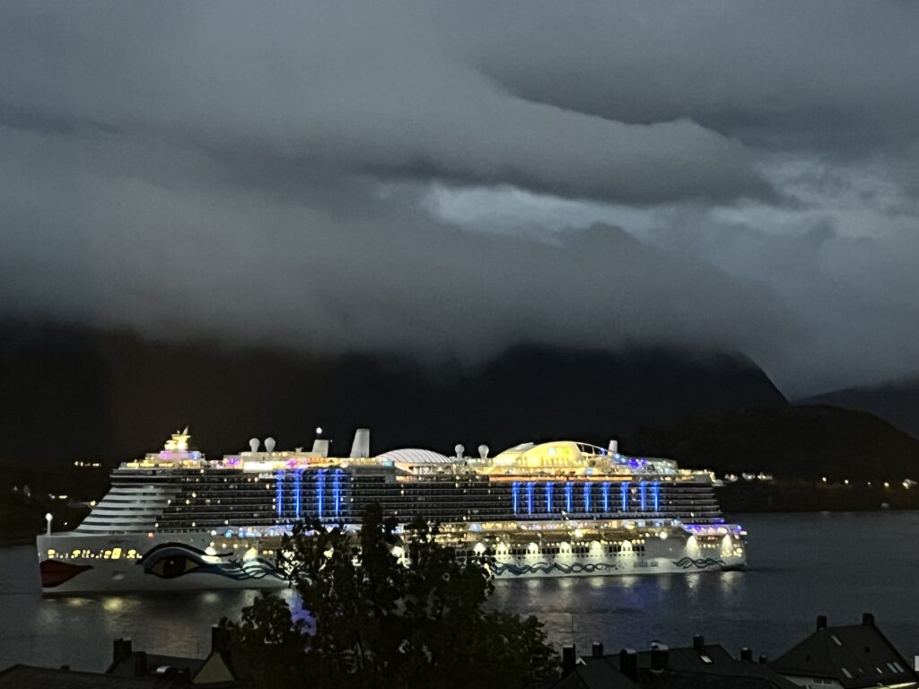 Aida Nova straks ved kai.