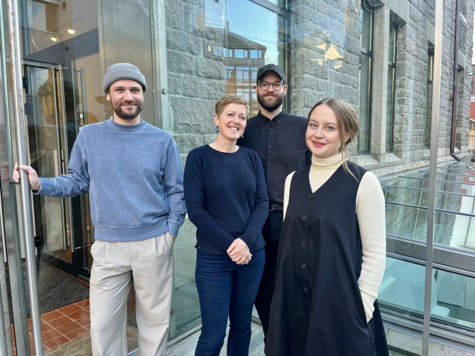 Torleif Bay - Utstillingsleder, Vibece Salthe - kurator, Håvard Holmefjord - Kuratorassistent og Turi hoem - markedskoordinator jugendstilsenteret og kube. Foto: Anne Solveig Berge Trandal.
