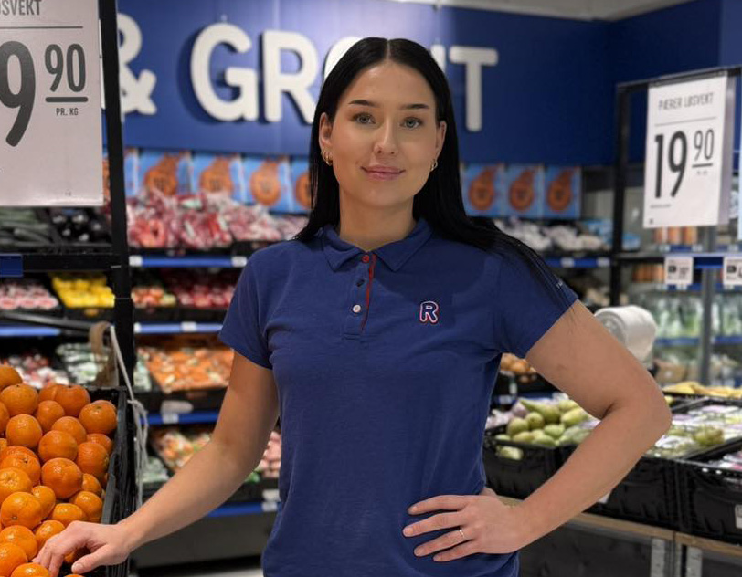 Sarah Sandmo Jøsok (27) er ny kjøpmann på Rema 1000 Flisnes. – Jeg gleder meg til å bli kjent med kundene og til å vise fram butikken når alt står ferdig, sier hun. (Foto: Rema 1000 Flisnes)
