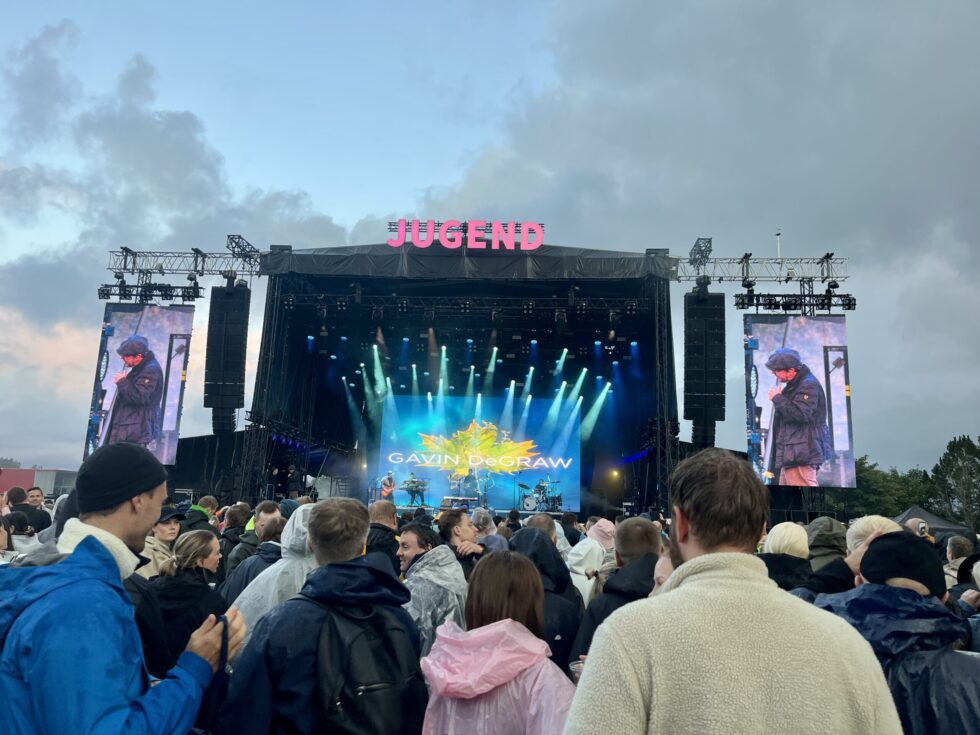 Ikke helt heldig med været på årets Jugend, men det stoppet ikke stemningen. (Foto: A. S. Trandal)
