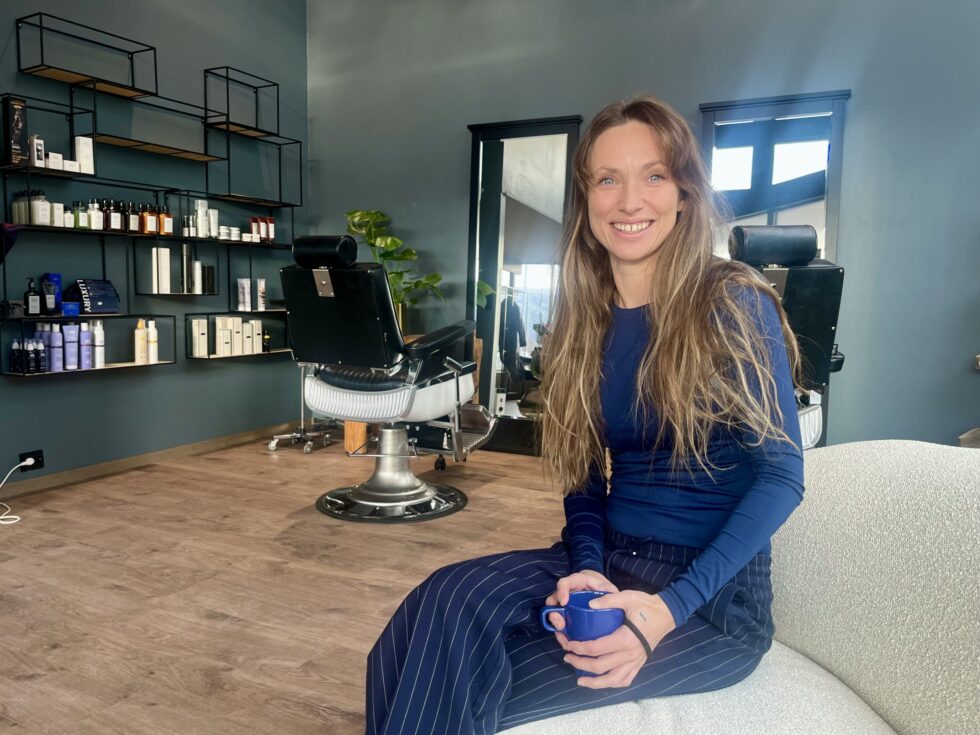 Jeanette Hansen er klar for åpning i nytt lokale retter måneder med oppussing og planlegging. (Foto: A. S. Trandal)