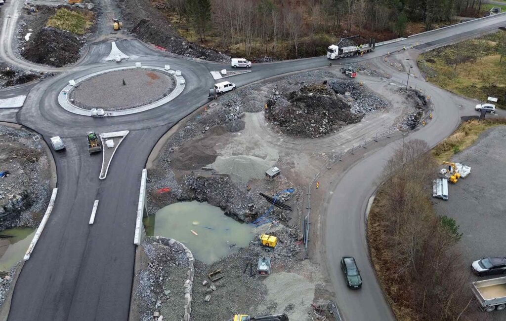 Den nye rundkøyringa tar form. Foto: Eivind Finnes