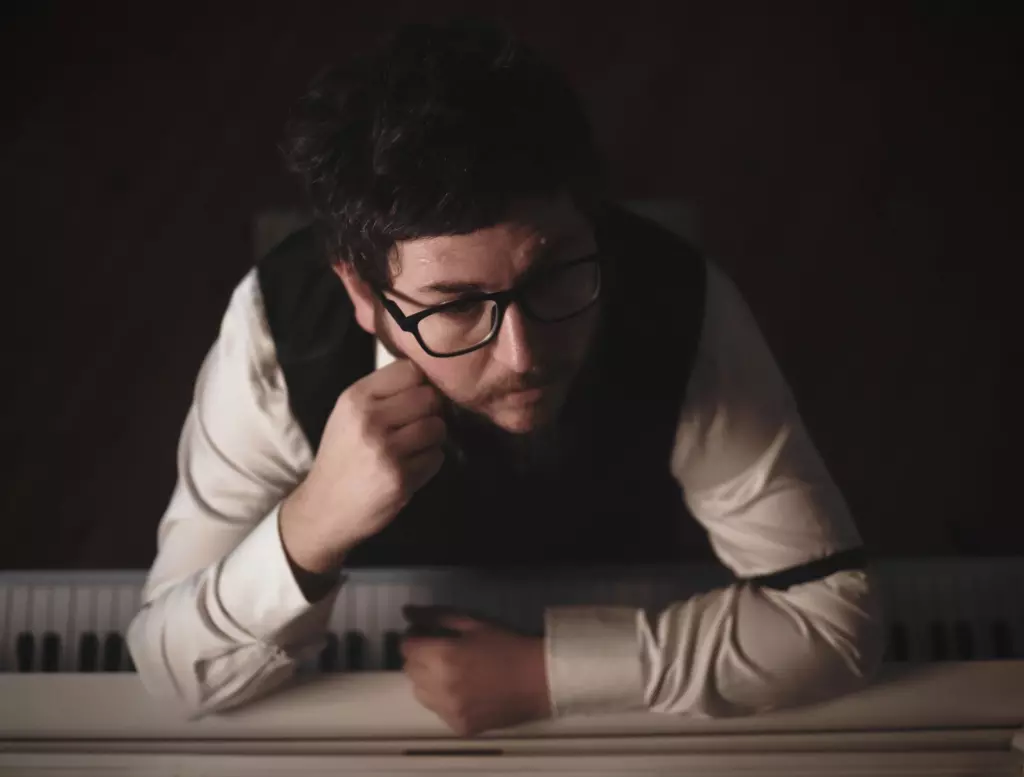 Egil Olsen ta turen innom for å synge bursdagssang til museet. Foto: presse