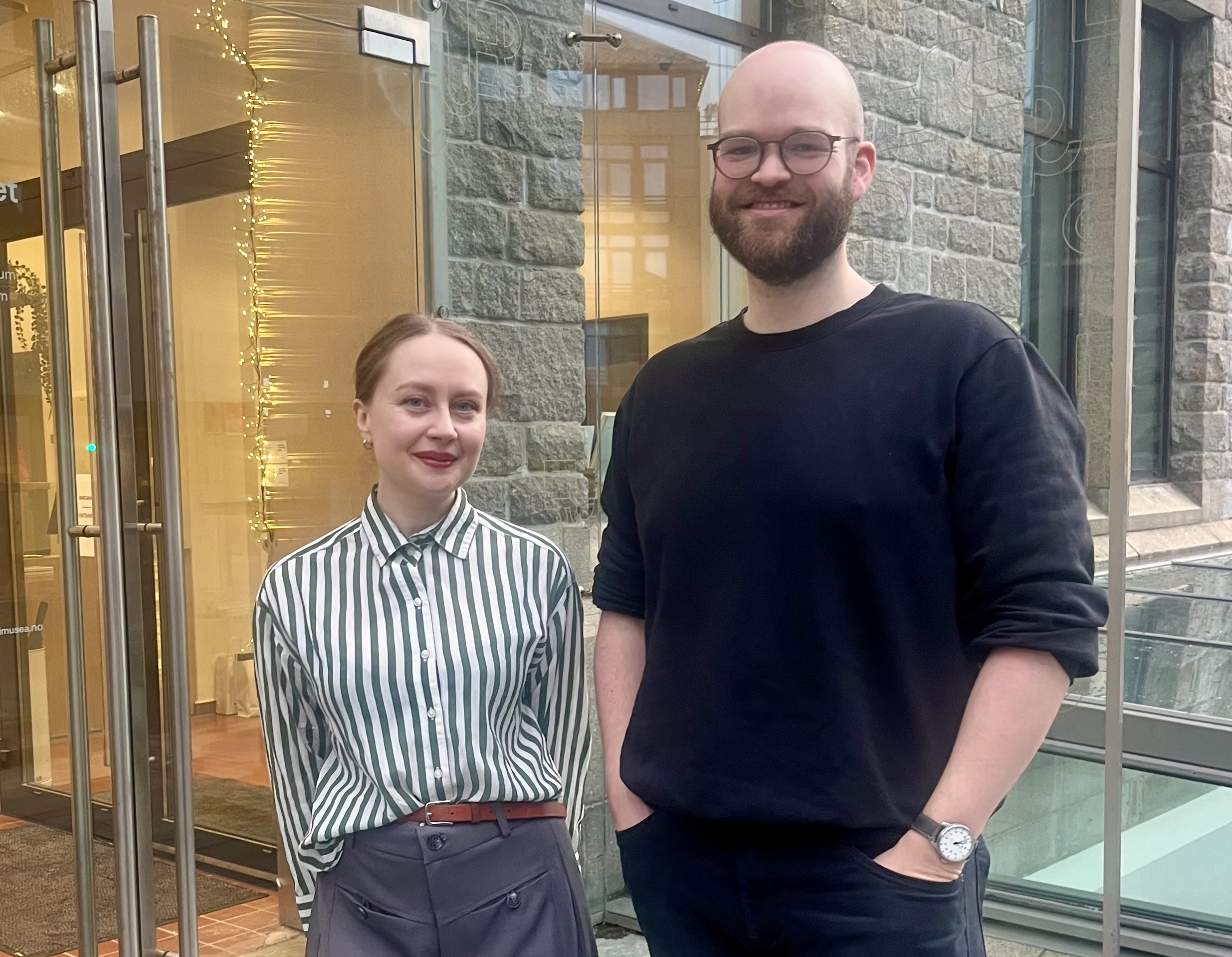 Marknadskoordinator Turi Hoem og kuratorassistent Håvard Holmefjord. Foto: Anne Solveig B. Trandal