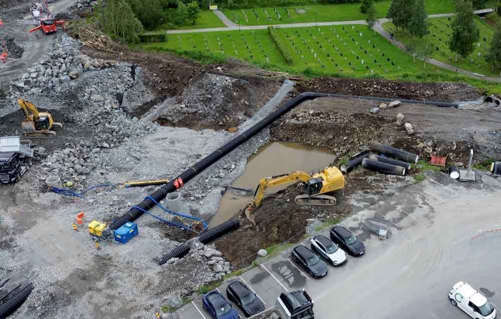 Vann legges i rør ved Puskhola. Fotograf: Eivind Finnes