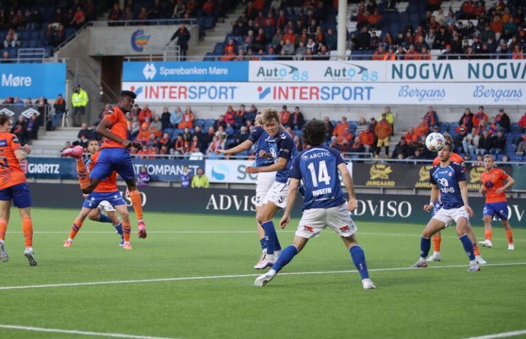 Her header Ivan Djantou inn utligningen til 2-2. Foto: Srdan Mudrinic.