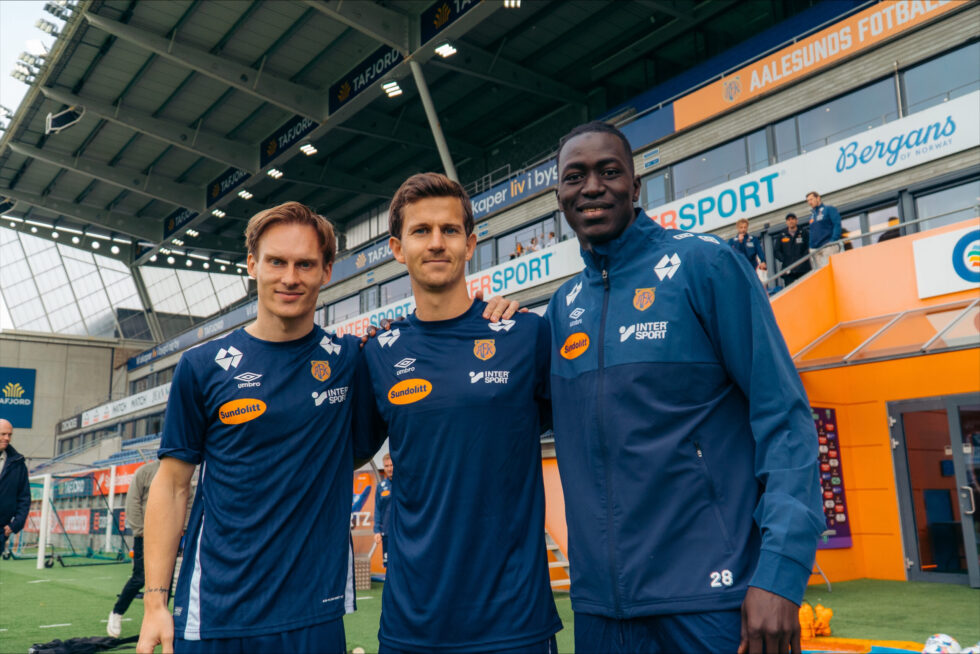 Her er klubbens tre nykommere, fotografert dagen før Start-kampen. Fra venstre Isak Skotheim, Sander Kartum og Cheich Mbacke Diop.